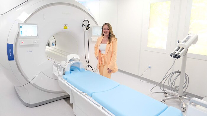 A Philips comemora a economia de 1,9 milhão de litros de hélio ao realizar 1.111 instalações de operações de ressonância magnética sem hélio, expandindo o atendimento a mais pacientes em mais locais