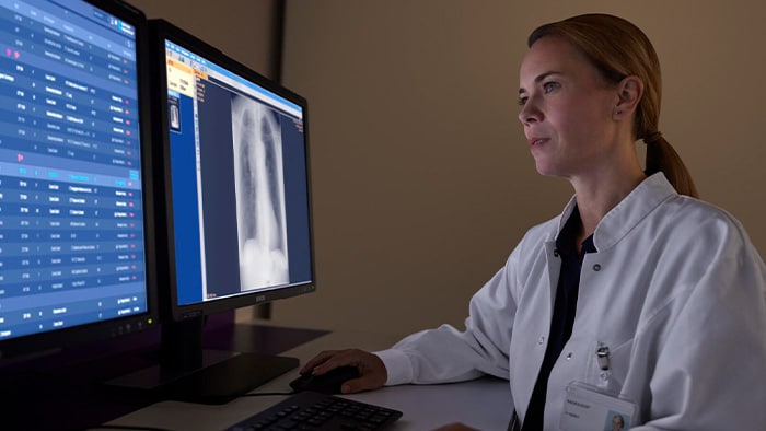 Philips fortalece espaço de trabalho de radiologia habilitado para IA, combinando orquestração de fluxo de trabalho, relatórios e aplicações clínicas para melhorar a experiência do paciente