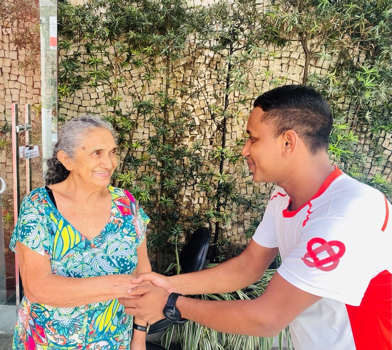 alt text for featured item