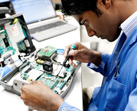 man using an ulstrasound device