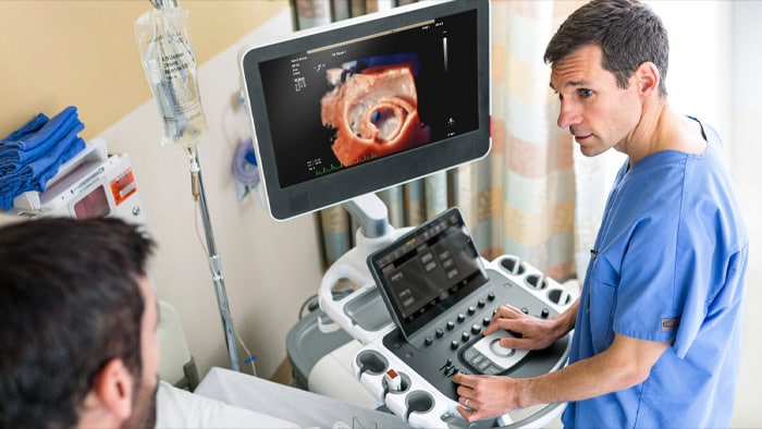 Médico com Epiq TrueVue