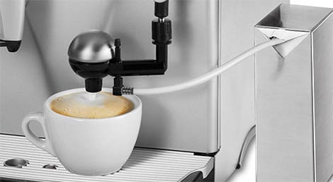 Primeiro vaporizador de leite automático da Saeco, a Cappuccinatore (1996)
