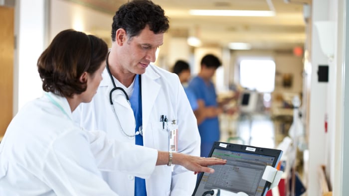 Juntos somos mais fortes: como as parcerias público-privadas estão ampliando o acesso aos cuidados na América Latina