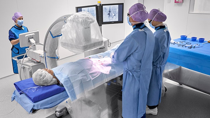 Um laboratório instalado em consultório da Philips para procedimentos intervencionais minimamente invasivos